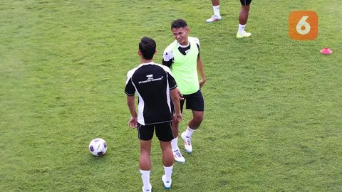 Selebrasi pemain Timnas Indonesia, Muhammad Ramadhan Sananta (kiri) bersama rekannya, Dimas Drajad setelah mencetak gol ke gawang Brunei Darussalam pada laga putaran pertama Kualifikasi Pi
