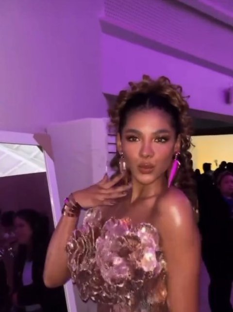 7 Potret Zsa Zsa Utari Jadi Model di JFW, Banjir Pujian - Disebut Catwalknya Setara dengan Miss Universe
