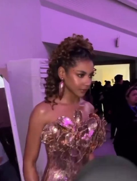 7 Potret Zsa Zsa Utari Jadi Model di JFW, Banjir Pujian - Disebut Catwalknya Setara dengan Miss Universe