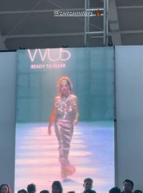 7 Potret Zsa Zsa Utari Jadi Model di JFW, Banjir Pujian - Disebut Catwalknya Setara dengan Miss Universe