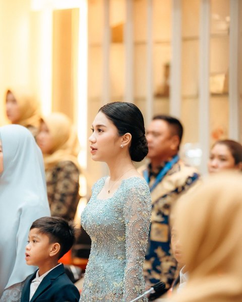 Azizah Salsha Disebut Gak Sopan karena Gandeng Ayah di Depan Ibu, Dibandingkan Almira Yudhoyono yang Lebih Santun