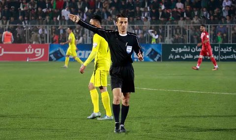 Pertandingan Timnas Indonesia melawan Bahrain pada Grup C Kualifikasi Piala Dunia 2026 yang berlangsung di Bahrain National Stadium, Riffa, Kamis (10/10/2024) diwarnai dengan kontroversi d