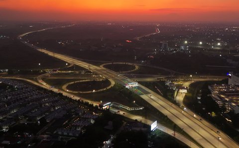 FOTO: Keindahan Senja di Simpang Susun CBD Tol Serpong-Balaraja