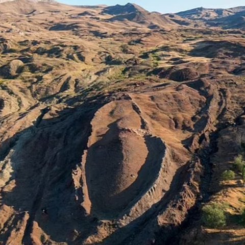 Penjelajah Temukan Struktur Kuno Raksasa di Balik Gletser Gunung Ararat yang Mencair, Kapal Nabi Nuh?