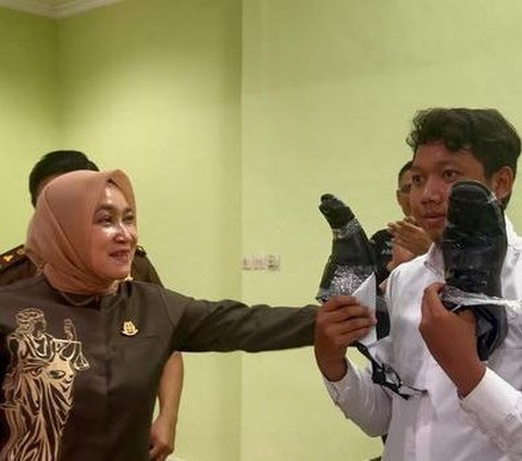 Viral Kisah CPNS di Kejati Kalsel Ikuti Tes Pakai Sepatu Rusak Dililit Lakban