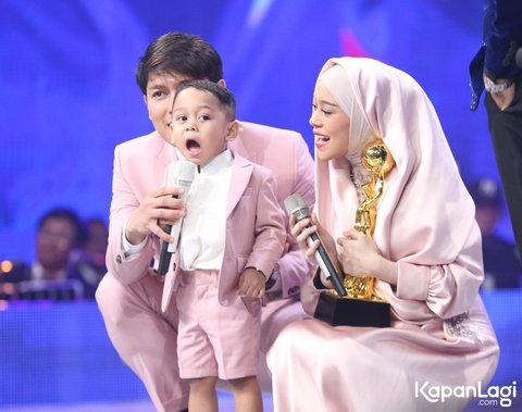 8 Foto Menggemaskan Abang L, Anak Lesti Kejora dan Rizky Billar, Raih Penghargaan Penyanyi Cilik Terpopuler IDA 2024