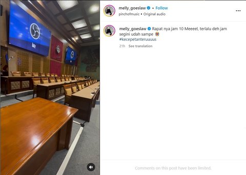 Tetap Berbeda, Berikut 8 Foto Melly Goeslaw yang Kini Menjadi Anggota Komisi X DPR RI - Sering Hadir dengan Gaya Unik