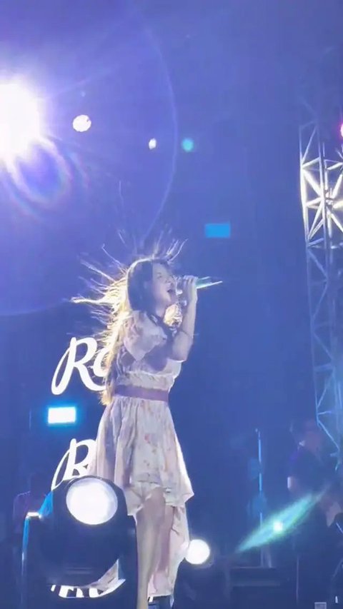 Potret Rambut Musisi BTS dan Raisa Berdiri Saat Konser (Sumber: Amino Apps, dan Tiktok/gedeputu)