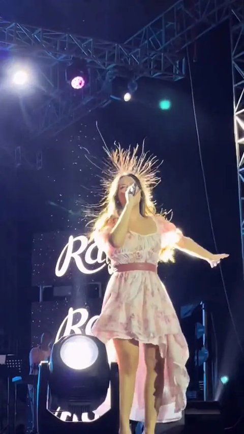 Potret Rambut Musisi BTS dan Raisa Berdiri Saat Konser (Sumber: Amino Apps, dan Tiktok/gedeputu)