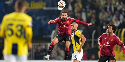 Rapor Pemain MU Saat Imbang di Markas Fenerbahce: Onana dan Ugarte Keren, Zirkzee Bapuk, Mazraoui Yakin Pemain Nomor 10?