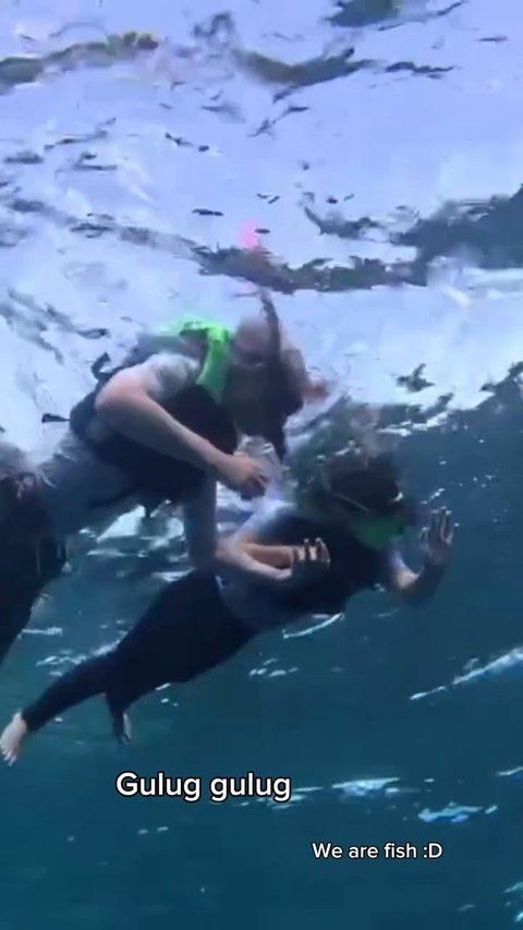 7 Potret Anniversary Kedua Cinta Kuya dengan Pacar Bulenya, Unggah Kenangan Random