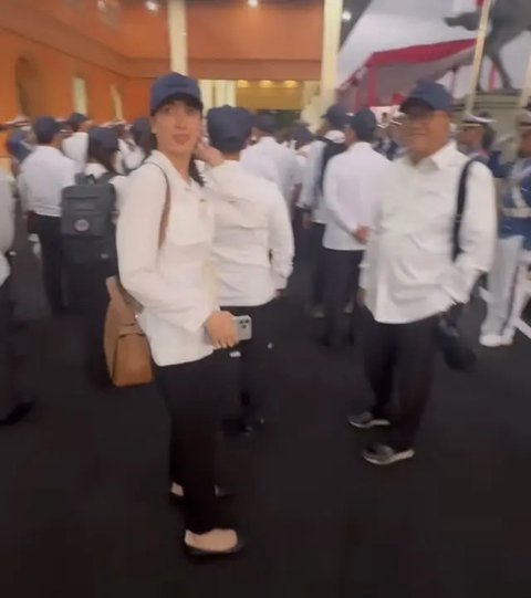 Gaya Kece Widiyanti Putri Wardhana Menteri Pariwisata saat Berangkat ke Magelang. [@widi.wardhana]