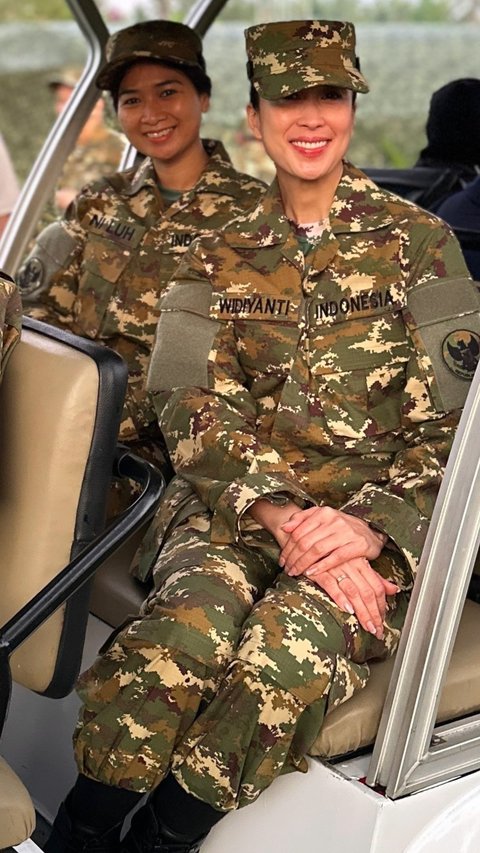 Pakai Seragam Loreng, Widiyanti Putri Menteri Pariwisata Cantiknya Mirip Kim Ji Won di Descendants of The Sun