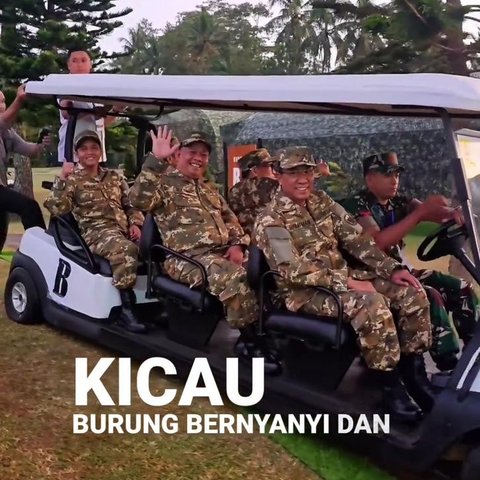 Momen Menteri Kabinet Merah Putih Berseragam Loreng Latihan Baris-berbaris Bareng Prabowo Gibran