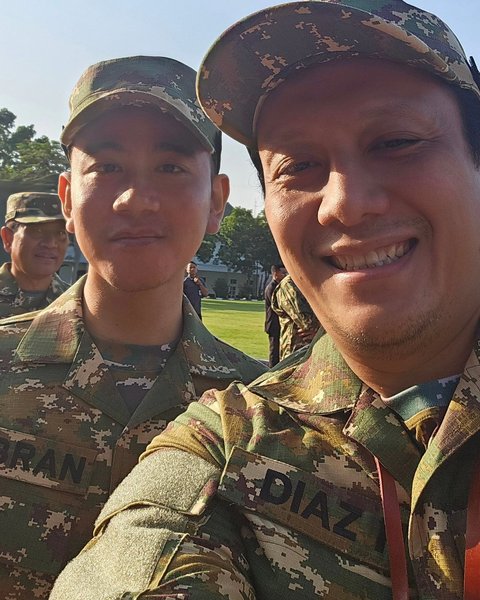 Penampilan Gibran Bareng Diaz Anak Jenderal Kopassus Pakai Seragam Loreng Ala Tentara