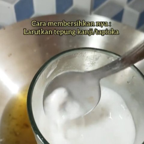 Rahasia Menjernihkan Minyak Goreng Bekas dengan Tepung Tapioka, Praktis dan Efektif (Credit: Tiktok/@nurul_bintangrias).