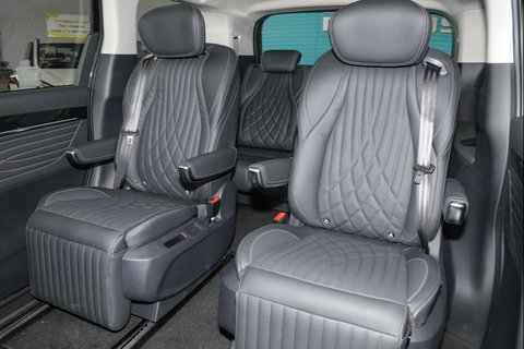 Bagian dalam baris kedua Maxus Mifa 9.