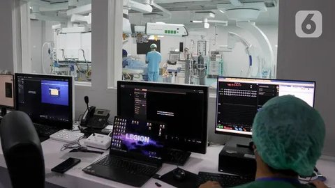 FOTO: Canggih! Dokter di RSCM Sukses Operasi Bedah Hati Pakai Teknologi Robot