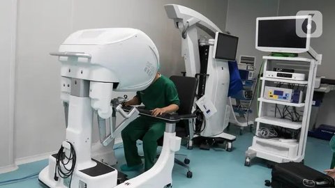 FOTO: Canggih! Dokter di RSCM Sukses Operasi Bedah Hati Pakai Teknologi Robot