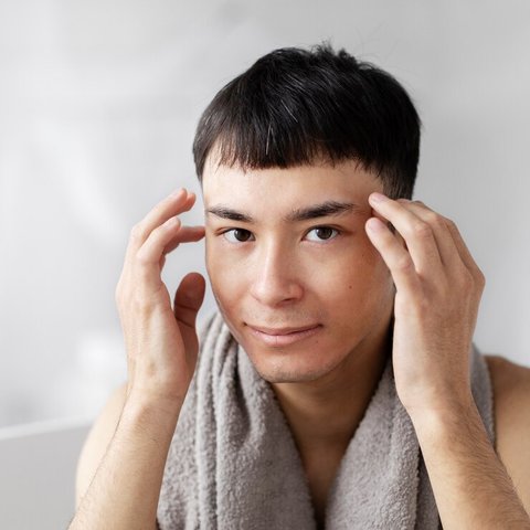 Ilustrasi Cara Menebalkan Alis Pria Secara Alami