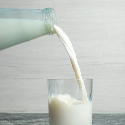 Ilustrasi Cara Menebalkan Alis Pria Secara Alami