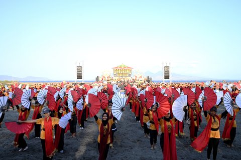 Sehari Sebelum Gandrung Sewu, 1350 Penari Jalani Ritual Meras Gandrung