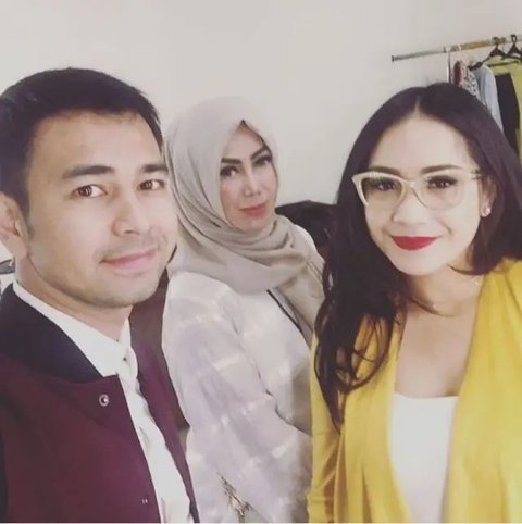 Raffi Ahmad dan Amy Qanita (https://www.instagram.com/p/Csm47xTvWEx/)