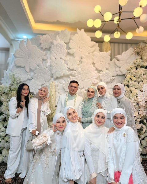 Dhini Aminarti Ceritakan Awal Mula Perkenalan Irish Bella dengan Haldy Sabri Sampai Akhirnya Menikah