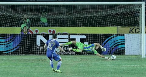 Jagoan penalti di Timnas dan Liga Indonesia: Boas Solossa, Alberto Goncalves dan Bambang Pamungkas. (Bola.com/Dody Iryawan)