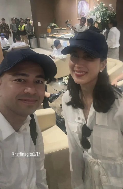 Gaya Kece Widiyanti Putri Wardhana Menteri Pariwisata saat Berangkat ke Magelang. [@widi.wardhana]