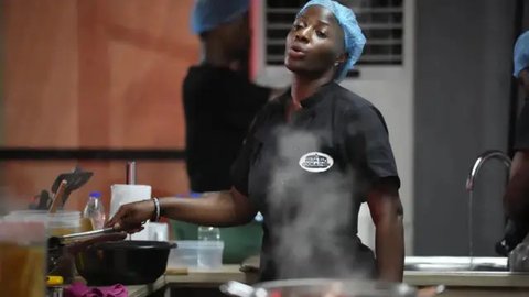 Wanita Ini Cetak Rekor Dunia Makan Nasi Sebutir Demi Sebutir (Sumber: UPI)