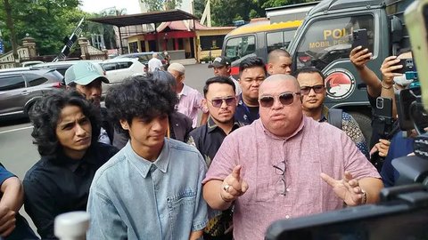 Sorotan Instagram "1W Losing You" yang dibuat Vadel Badjideh rupanya berisi sejumlah pesan bucin untuk Laura Meizani alias Lolly anak Nikita Mirzani. (Foto: Dok. Instagram @lauradumpie)