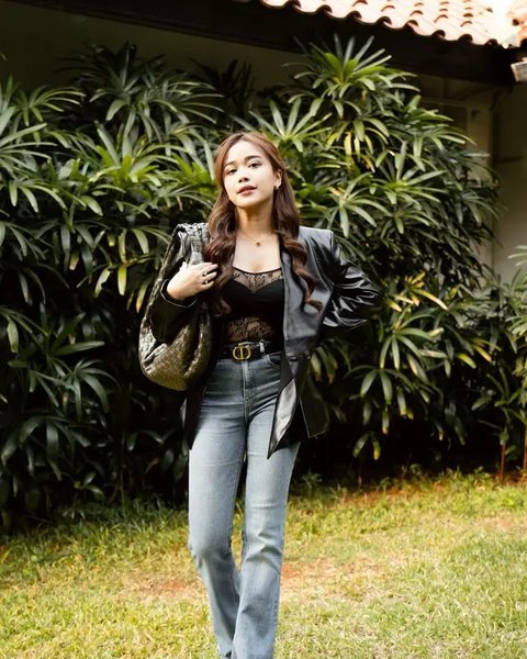 Pemotretan Brisia Jodie di Kompleks Perumahan (Sumber: Instagram/brisiajodie96)