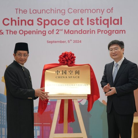 China Space di Masjid Istiqlal