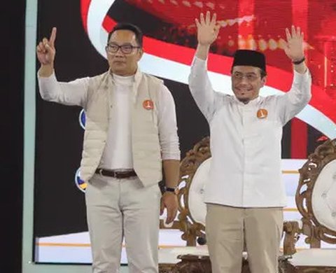Dalam segmen pertama, tiga pasangan calon gubernur-wakil gubernur diperkenankan membacakan visi-misi masing-masing. Tampak pasangan calon gubernur dan wakil gubernur DKI Jakarta nomor urut 1,