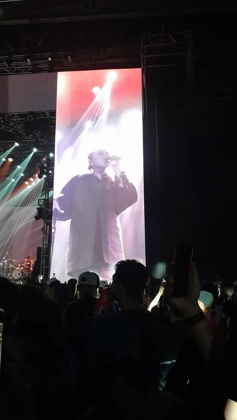 Mahalini tampil memukau di hari kedua JBL Festival 2024 di Istora Senayan Jakarta, Minggu (27/10). (Liputan6.com/Edu Krisnadefa)