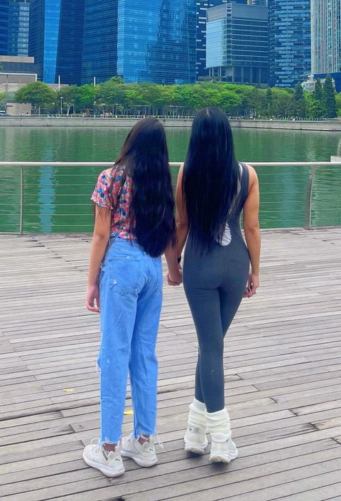 Denada sudah lama tidak membagikan momen kebersamaannya dengan Aisha, putri semata wayangnya yang kini sama tinggi dengannya.