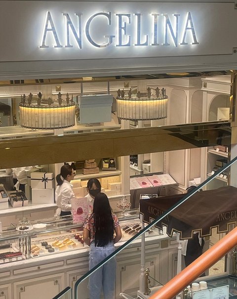 Hingga kini, Denada memang masih memilih untuk menjaga privasi sang buah hati dengan menyembunyikan wajah Aisha di media sosial secara konsisten.