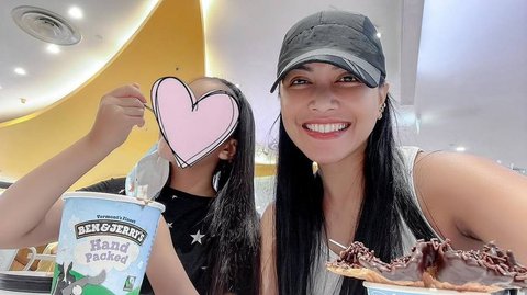 Aisha yang sudah sehat kembali bisa menjalani kehidupan yang penuh bahagia, termasuk menghabiskan waktu bersama sang bunda dalam berbagai kesempatan.