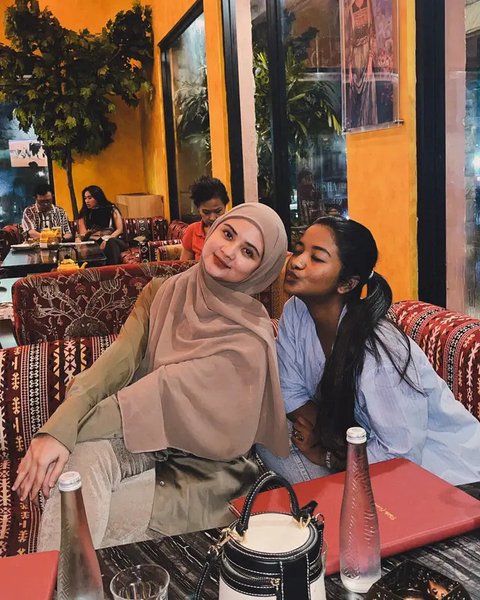 Potret Terbaru Alya Avivah Kakak Aliando Kini Berhijab. (Sumber: Instagram/itsmekaia)
