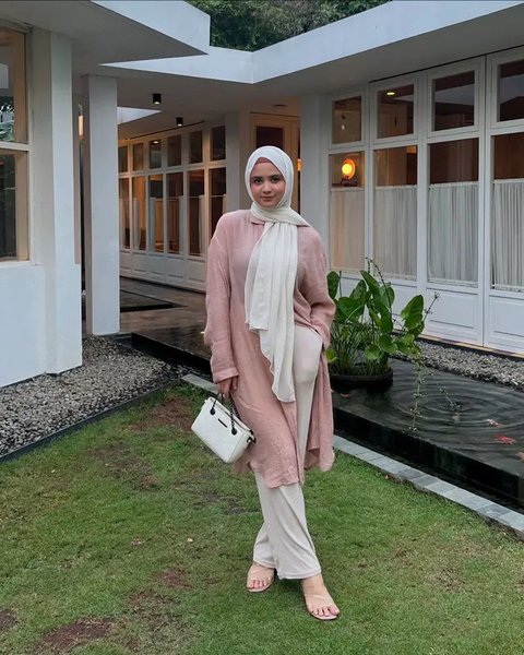 Potret Terbaru Alya Avivah Kakak Aliando Kini Berhijab. (Sumber: Instagram/itsmekaia)