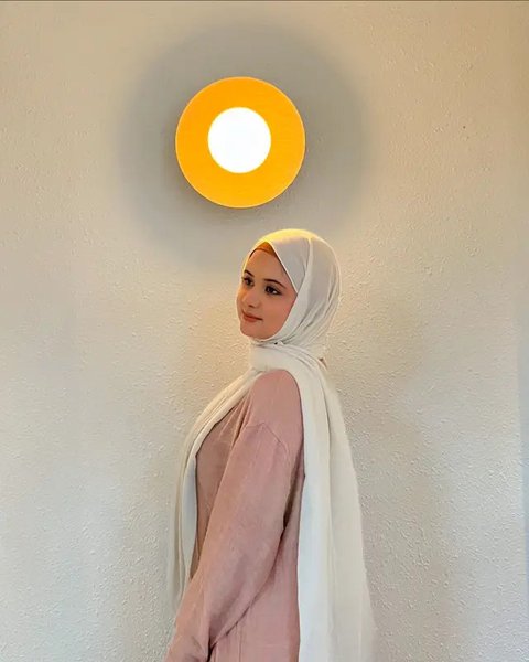 Potret Terbaru Alya Avivah Kakak Aliando Kini Berhijab. (Sumber: Instagram/itsmekaia)
