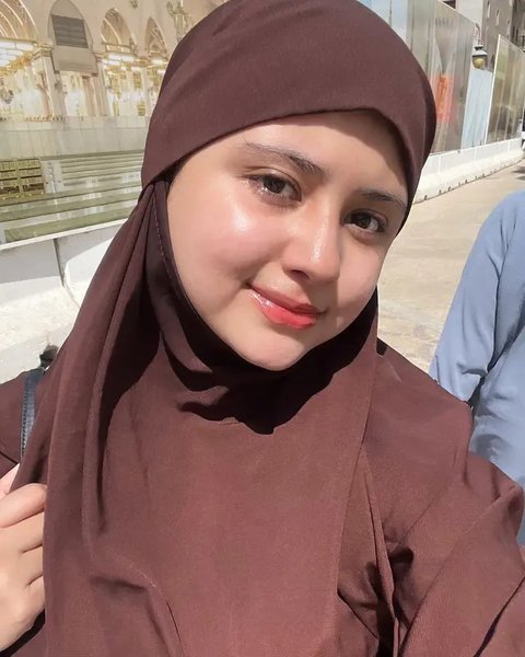 Potret Terbaru Alya Avivah Kakak Aliando Kini Berhijab. (Sumber: Instagram/itsmekaia)
