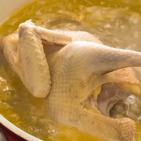 Tanpa Daun Nangka, Begini Cara Masak Ayam Kampung Cepat Empuk (YouTube/Resep Noufy)