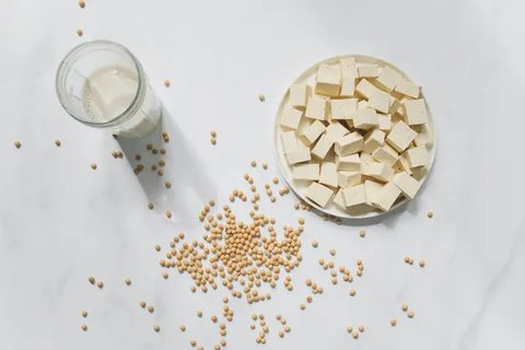 Ilustrasi tahu putih | copyright freepik.com/azerbaijan_stockers