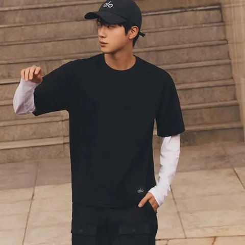 Jin BTS. (dok. Instagram @jin/https://www.instagram.com/p/DBP_dsqBQS-/?hl=en&img_index=3/Dinny Mutiah)