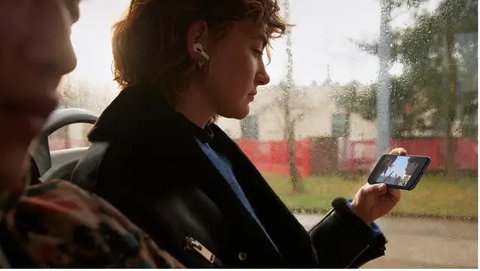 Apple Rilis iPhone SE 2020: Wujud iPhone SE (2020). Apple resmi merilis smartphone terbaru mereka, yakni iPhone SE (2020). (Handout/Apple Inc./AFP)