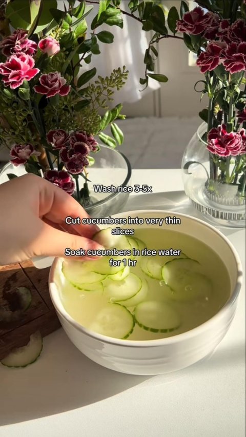 Rendam Timun di Air Beras (Credit: Tiktok/@arwaakhu)