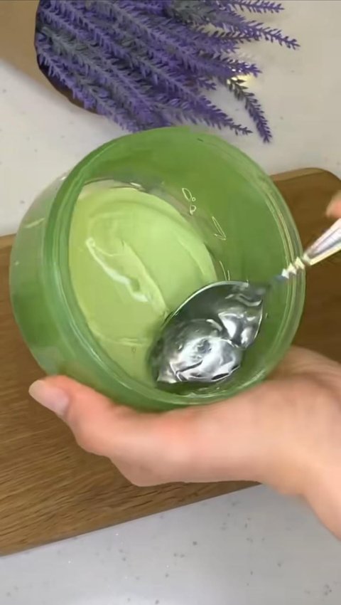 Aloe Vera Gel (Credit: Tiktok/@glassskinsecret)