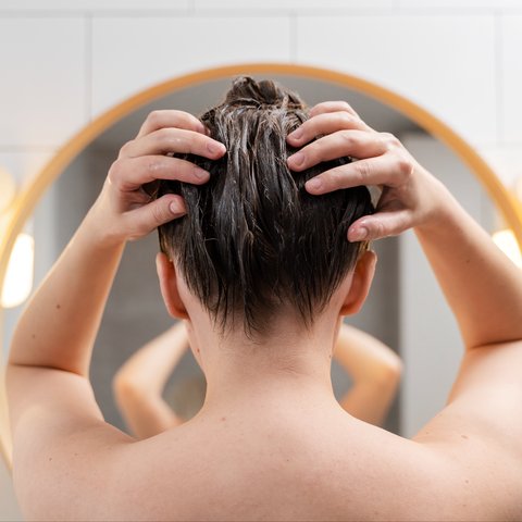 Perawatan Alami untuk Mengatasi Rambut Berketombe